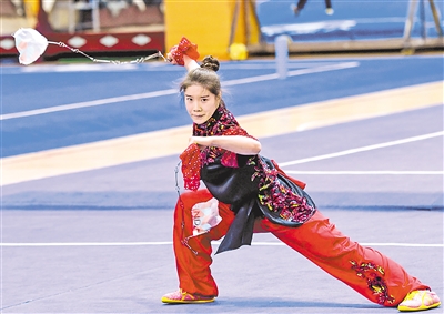     武術(shù)運(yùn)動員陳陸在訓(xùn)練。